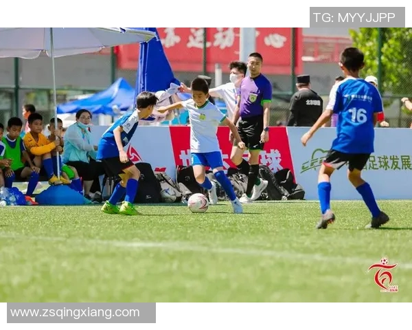 山形山神迎战东京绿队全力争胜展现足球激情与团队精神